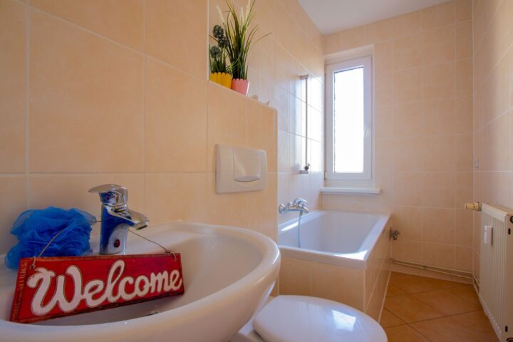 Bad mit Wanne
